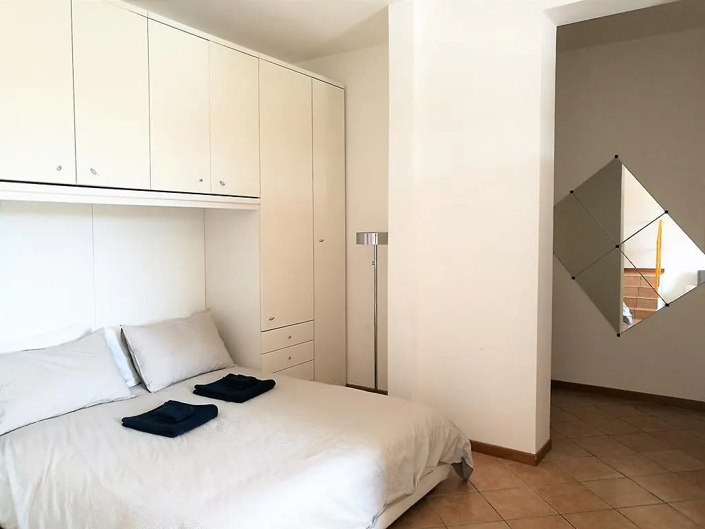 Farolfi Apartments Carracci Bologna